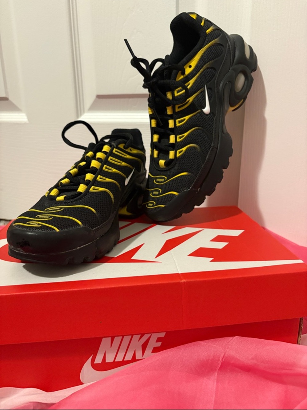 Nike Grade School Air Max Plus- Black and Yellow size 4Y - Picture 2 of 16